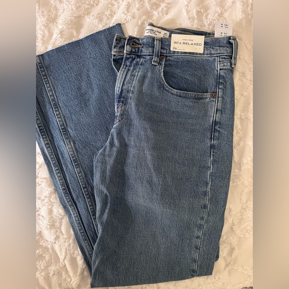Abercrombie & Fitch high rise 90s relaxed jeans with raw hem